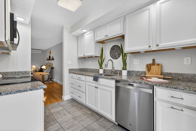 5 Walnut Circle, Merrimack, NH 03054