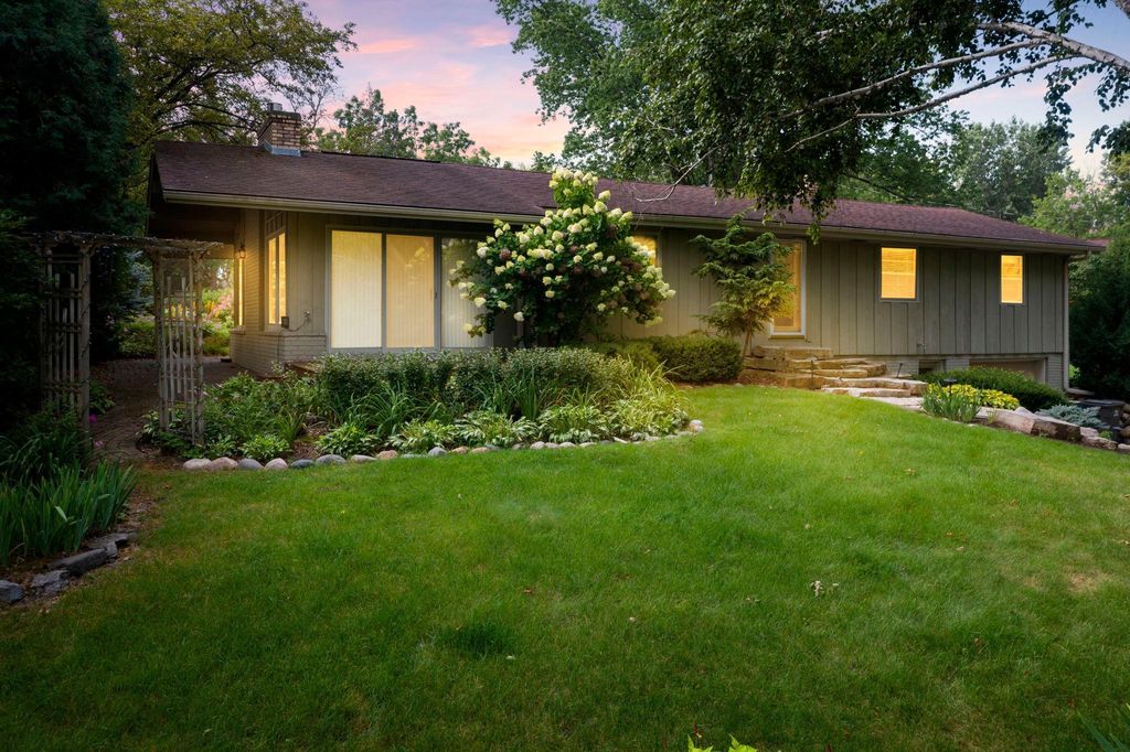4929 Valley Forge Lane N, Plymouth, MN 55442