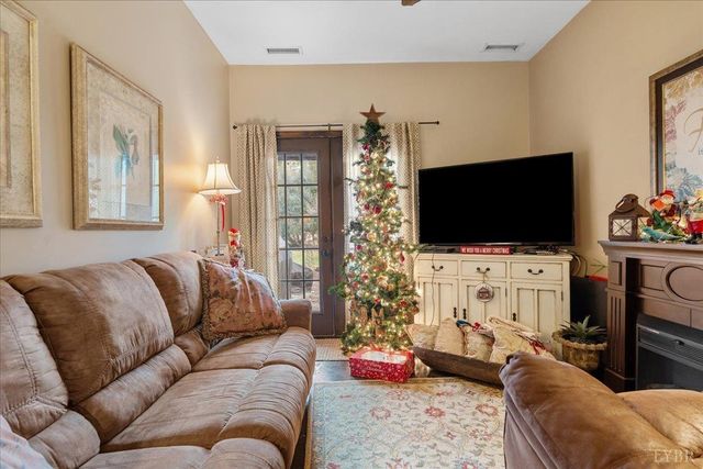 1670 Church Street, Appomattox, VA 24522