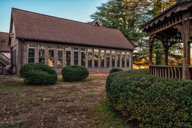 1670 Church Street, Appomattox, VA 24522