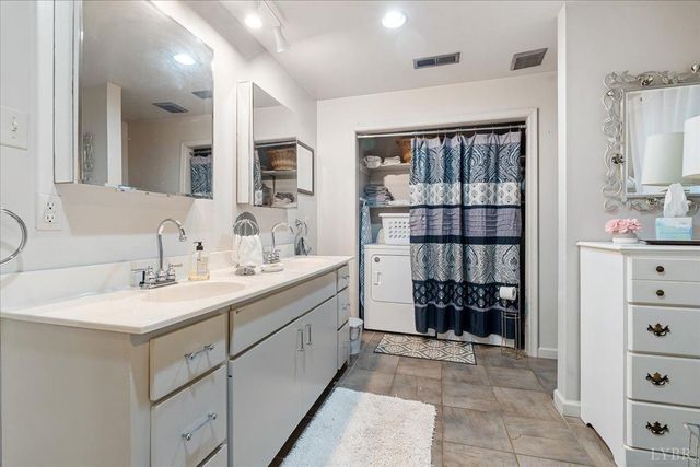 1670 Church Street, Appomattox, VA 24522