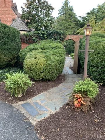 1670 Church Street, Appomattox, VA 24522