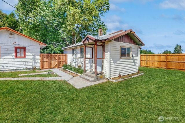 320 S Central Street, Brewster, WA 98812