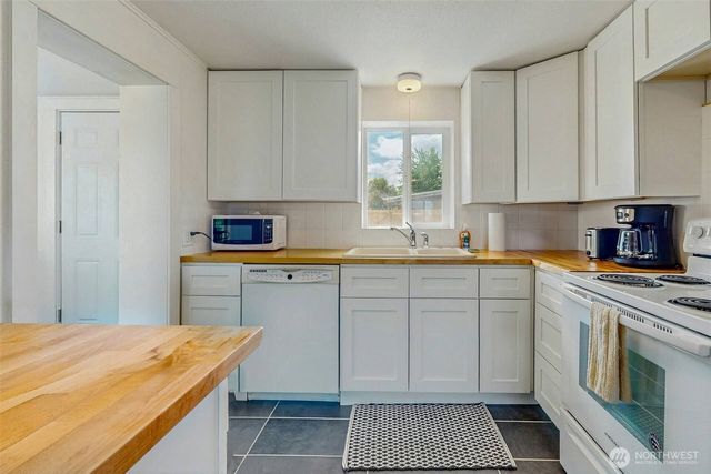 320 S Central Street, Brewster, WA 98812