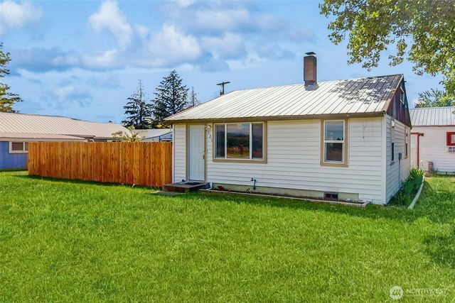 320 S Central Street, Brewster, WA 98812