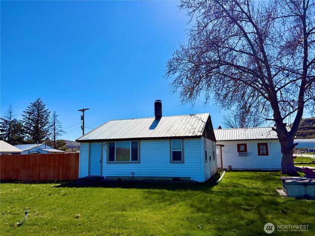 320 S Central Street, Brewster, WA 98812