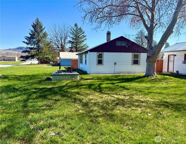 320 S Central Street, Brewster, WA 98812