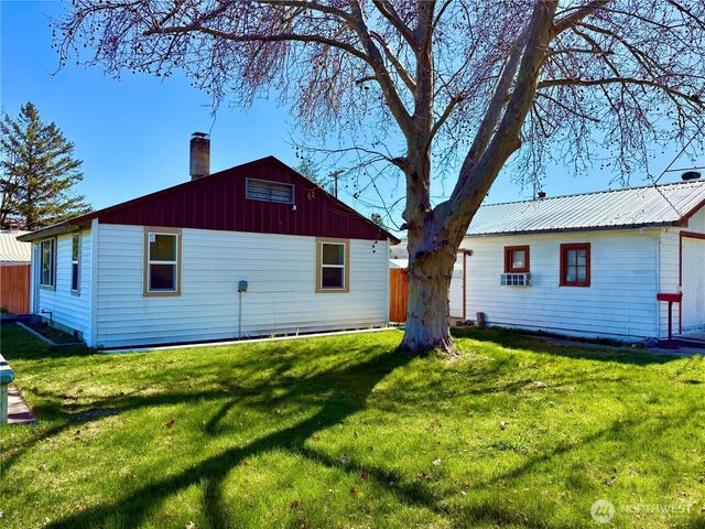 320 S Central Street, Brewster, WA 98812