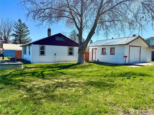 320 S Central Street, Brewster, WA 98812