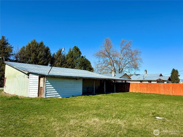 320 S Central Street, Brewster, WA 98812