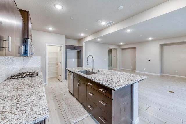 518 Traverse Drive S, Madera, CA 93636