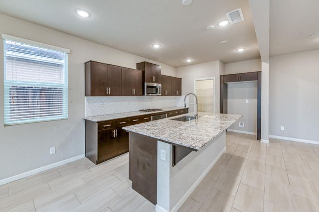 518 Traverse Drive S, Madera, CA 93636