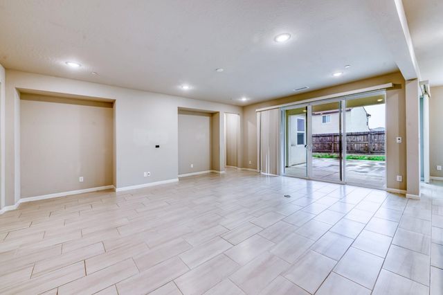 518 Traverse Drive S, Madera, CA 93636