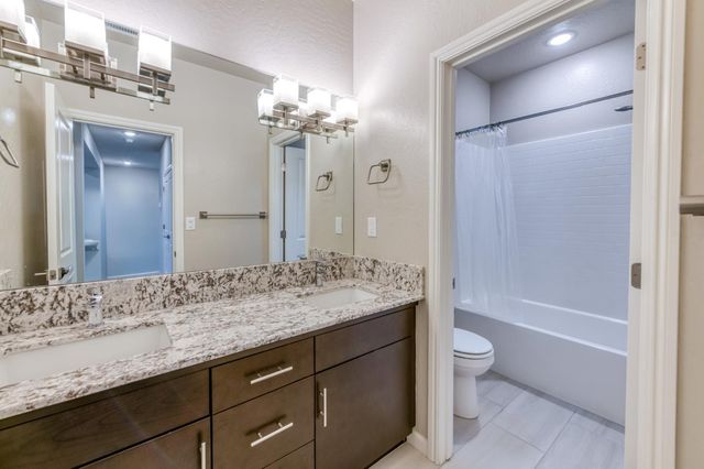 518 Traverse Drive S, Madera, CA 93636