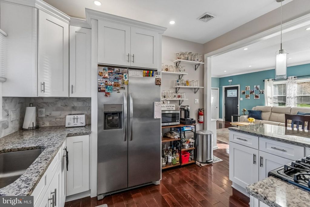Image 4 of property listing at 502 MOUNT LAUREL RD, Mount Laurel, NJ 08054