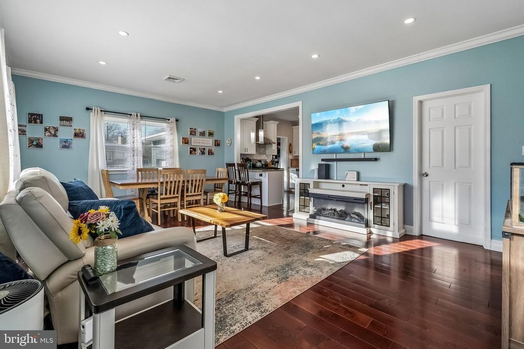 Image 7 of property listing at 502 MOUNT LAUREL RD, Mount Laurel, NJ 08054