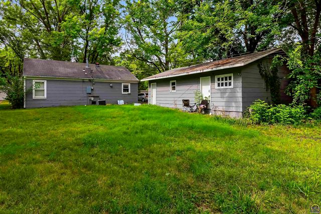 2400 SW 24th ST, Topeka, KS 66611