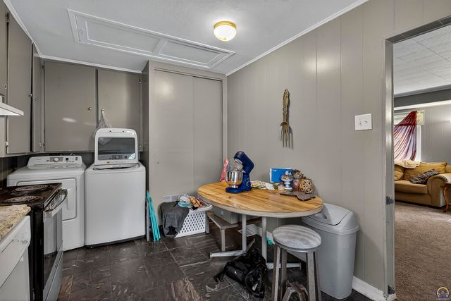 2400 SW 24th ST, Topeka, KS 66611