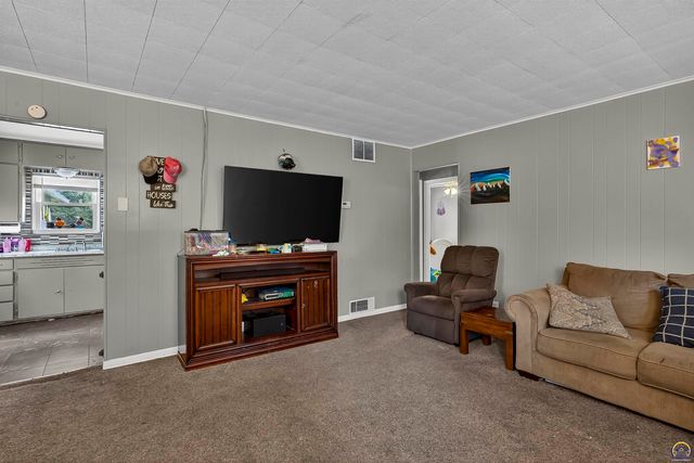 2400 SW 24th ST, Topeka, KS 66611