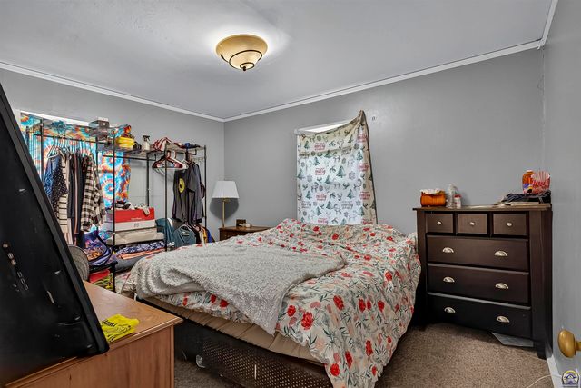 2400 SW 24th ST, Topeka, KS 66611