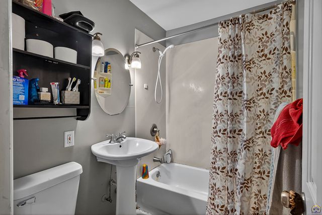 2400 SW 24th ST, Topeka, KS 66611