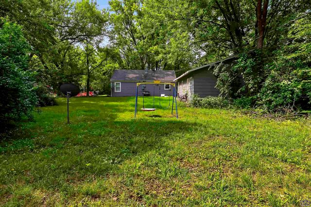 2400 SW 24th ST, Topeka, KS 66611