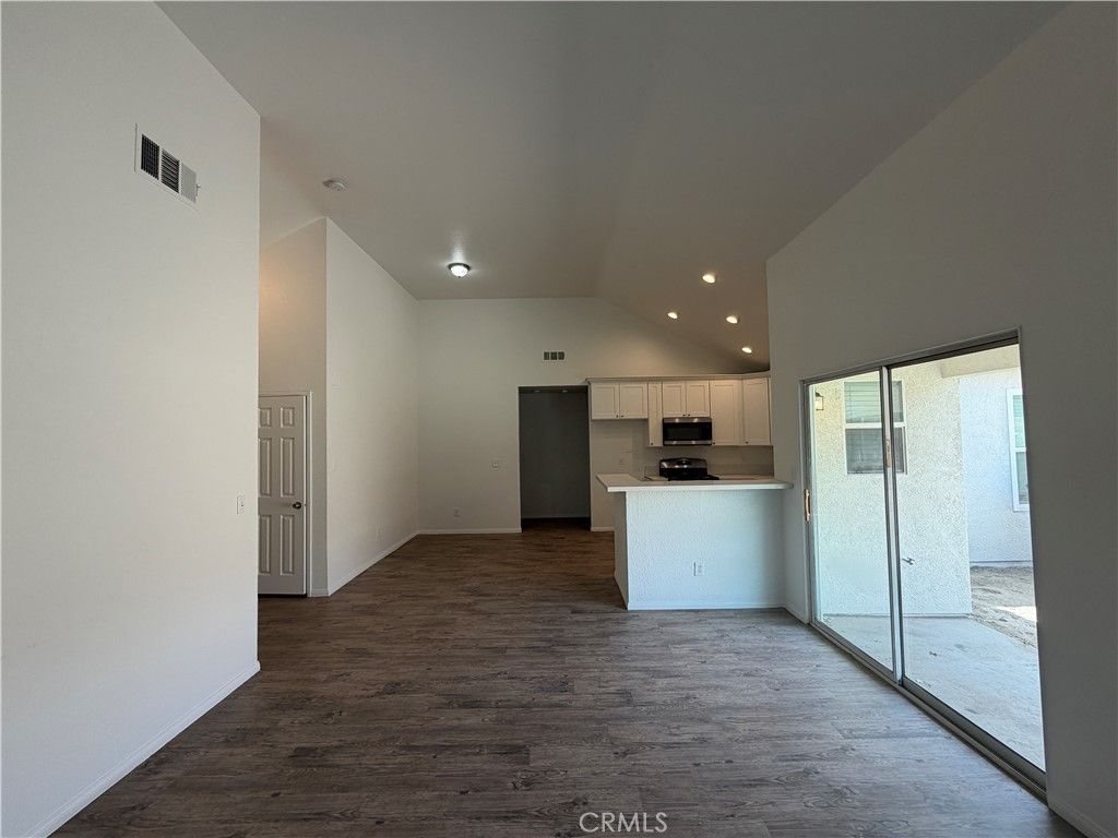 Image 13 of property listing at 2705 Sunset Lane, San Bernardino, CA 92407