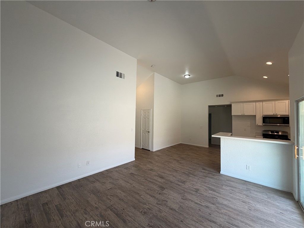 Image 14 of property listing at 2705 Sunset Lane, San Bernardino, CA 92407