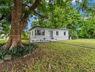 201 Flagler Dr, Miami Springs, FL 33166