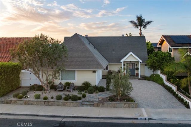 9601 Dumbreck Drive, Huntington Beach, CA 92646