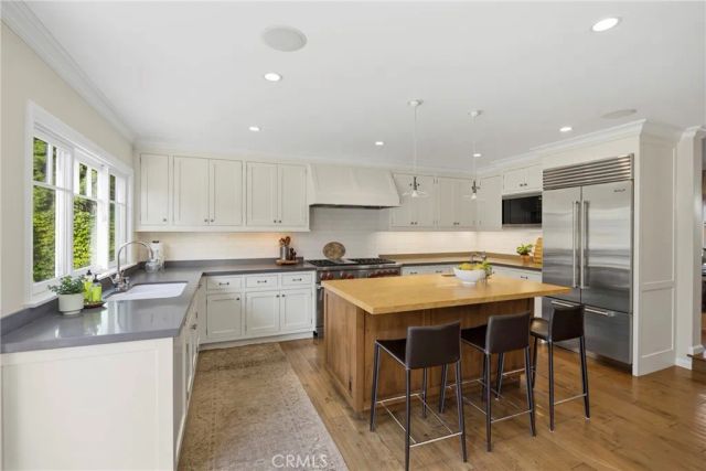 9601 Dumbreck Drive, Huntington Beach, CA 92646