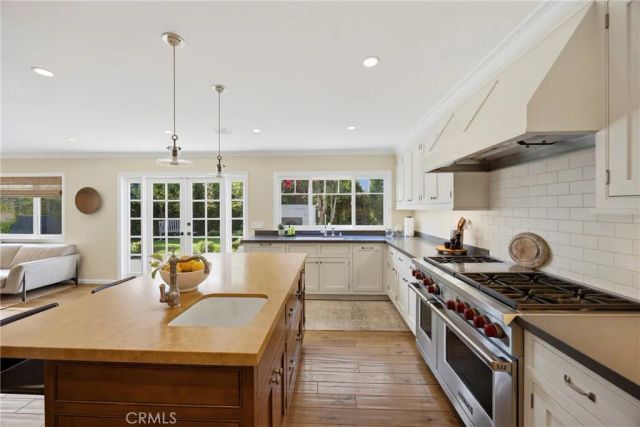 9601 Dumbreck Drive, Huntington Beach, CA 92646