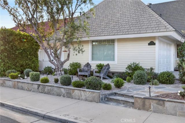 9601 Dumbreck Drive, Huntington Beach, CA 92646