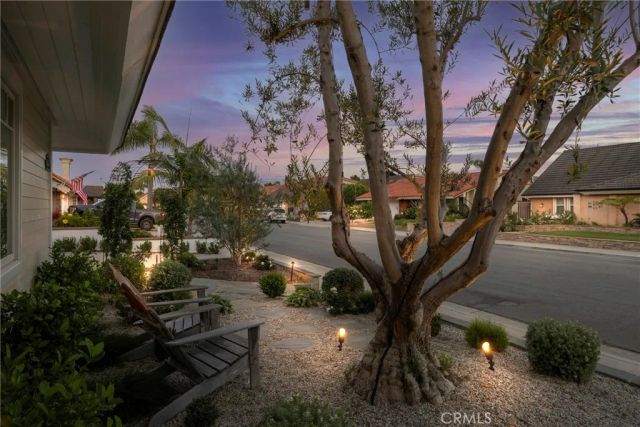 9601 Dumbreck Drive, Huntington Beach, CA 92646