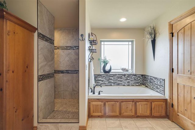 10608 Oaksplinter Lane, Oklahoma City, OK 73173