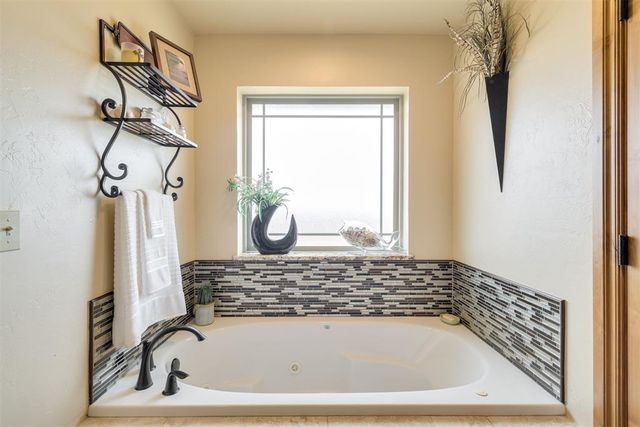 10608 Oaksplinter Lane, Oklahoma City, OK 73173