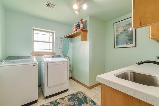 10608 Oaksplinter Lane, Oklahoma City, OK 73173
