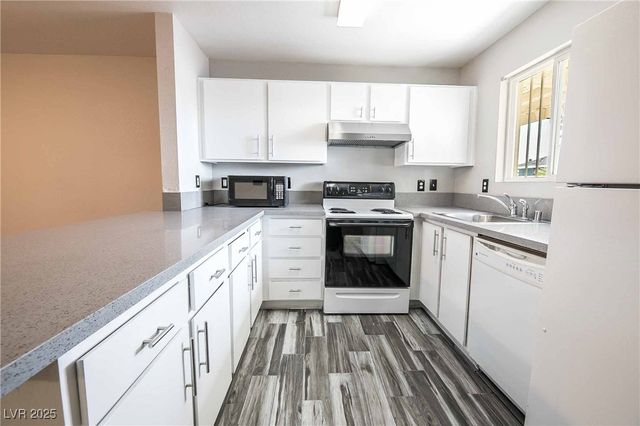 5326 Swenson Street 61, Las Vegas, NV 89119