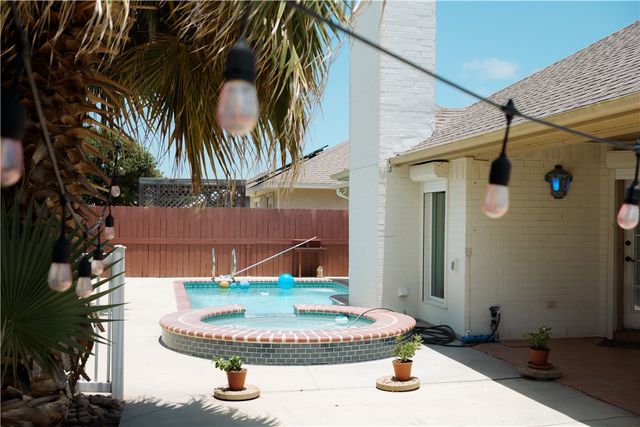 14965 Schooner Dr, Corpus Christi, TX 78418