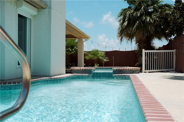 14965 Schooner Dr, Corpus Christi, TX 78418