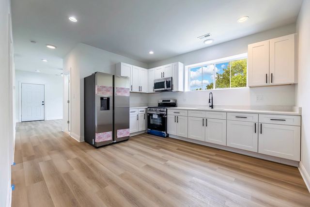 5203 S Peoria Street, Chicago, IL 60609
