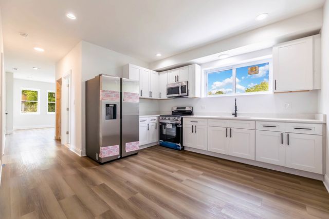 5203 S Peoria Street, Chicago, IL 60609