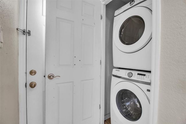 960 LA COSTA CIRCLE 2, Sarasota, FL 34237