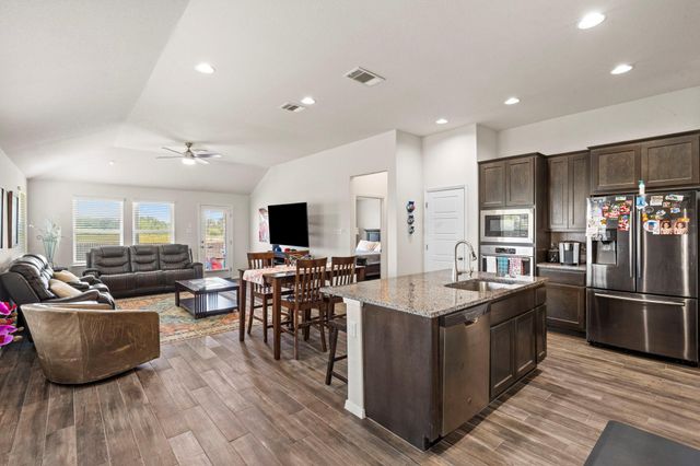 205 Four Star DR, Elgin, TX 78621