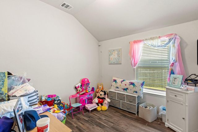 205 Four Star DR, Elgin, TX 78621