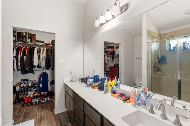 205 Four Star DR, Elgin, TX 78621