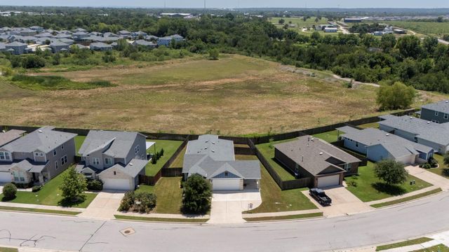 205 Four Star DR, Elgin, TX 78621