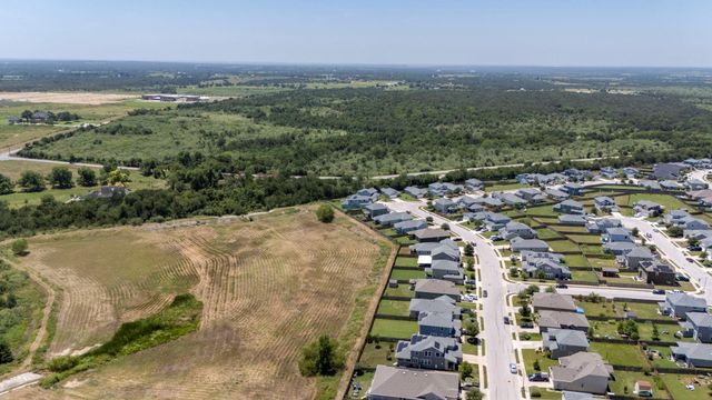 205 Four Star DR, Elgin, TX 78621