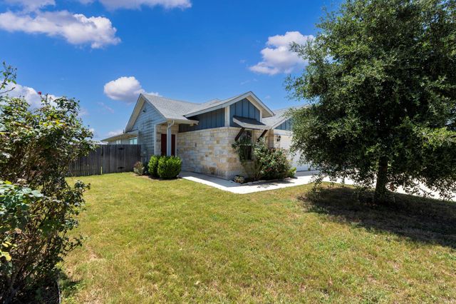 205 Four Star DR, Elgin, TX 78621