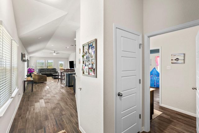 205 Four Star DR, Elgin, TX 78621